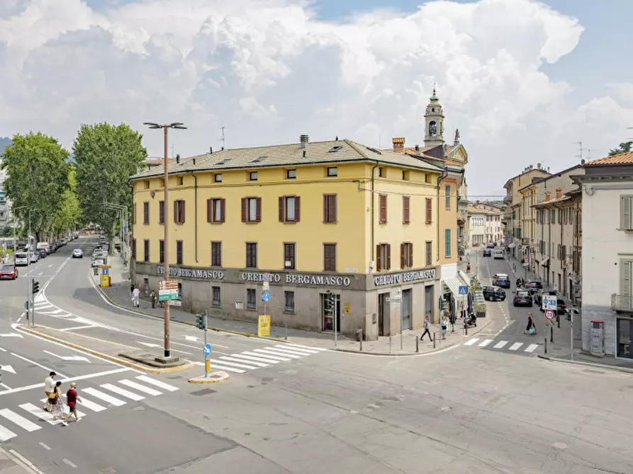 Immagine 2 di Appartamento in vendita  in Via Cesare Battisti 1 a Bergamo