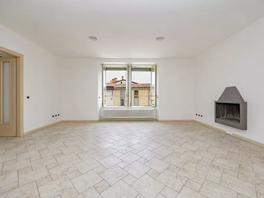Immagine 3 di Appartamento in vendita  in Via Cesare Battisti 1 a Bergamo
