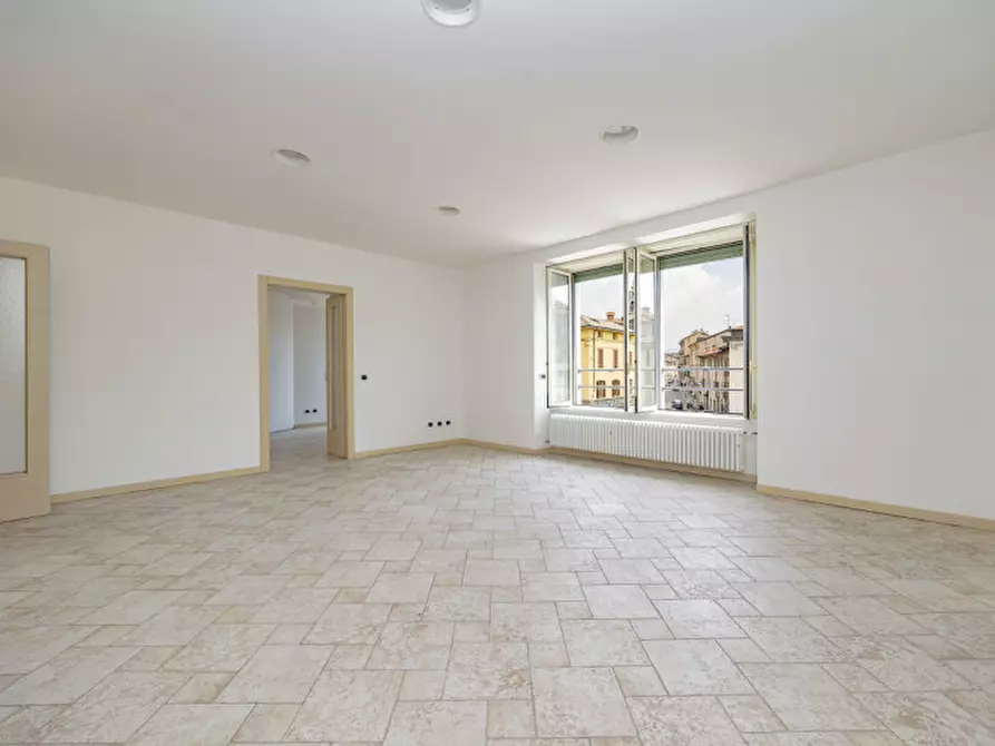 Immagine 4 di Appartamento in vendita  in Via Cesare Battisti 1 a Bergamo