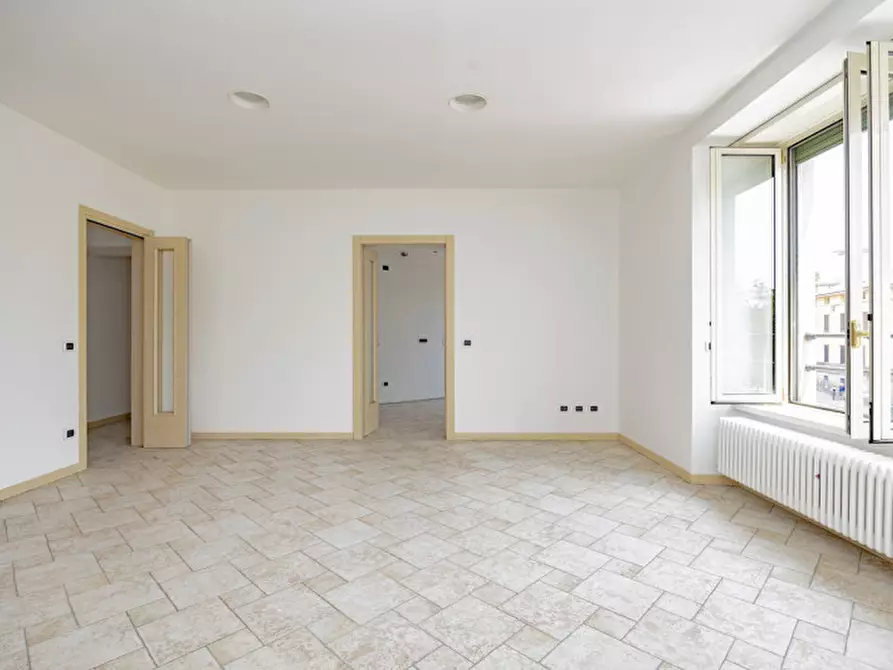 Immagine 5 di Appartamento in vendita  in Via Cesare Battisti 1 a Bergamo