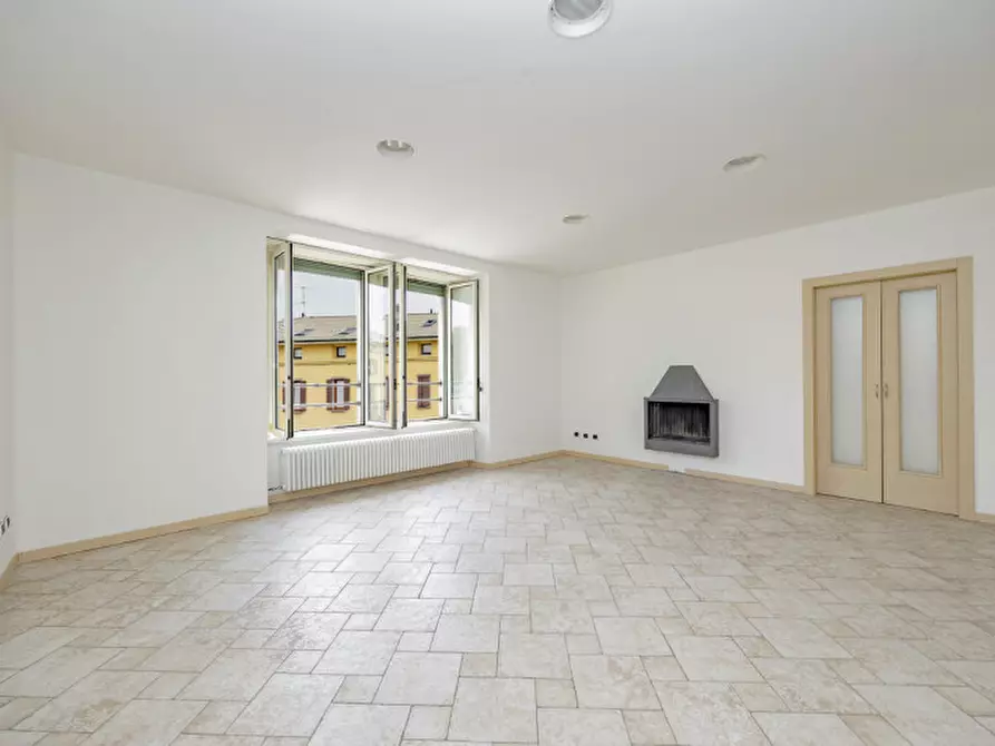 Immagine 8 di Appartamento in vendita  in Via Cesare Battisti 1 a Bergamo