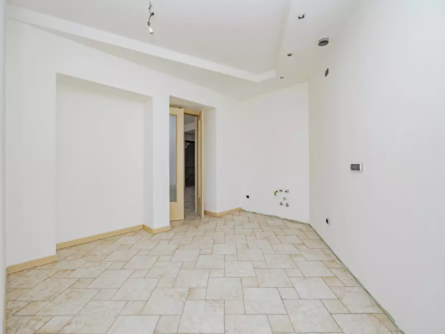 Immagine 15 di Appartamento in vendita  in Via Cesare Battisti 1 a Bergamo
