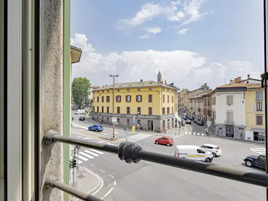 Immagine 16 di Appartamento in vendita  in Via Cesare Battisti 1 a Bergamo
