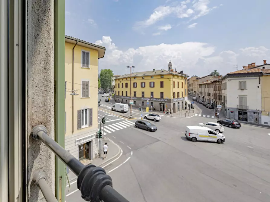 Immagine 17 di Appartamento in vendita  in Via Cesare Battisti 1 a Bergamo