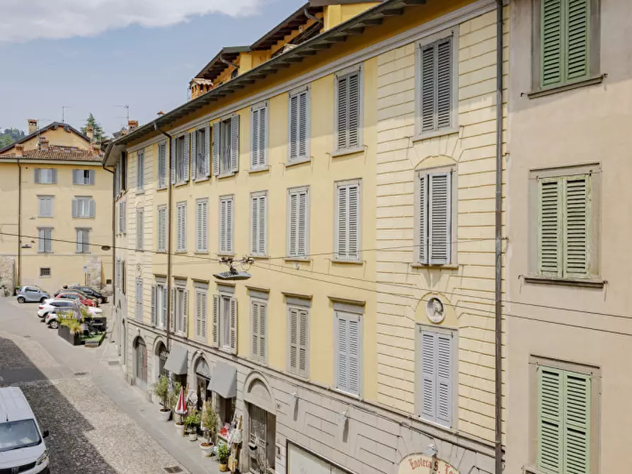 Immagine 32 di Appartamento in vendita  in Via Cesare Battisti 1 a Bergamo