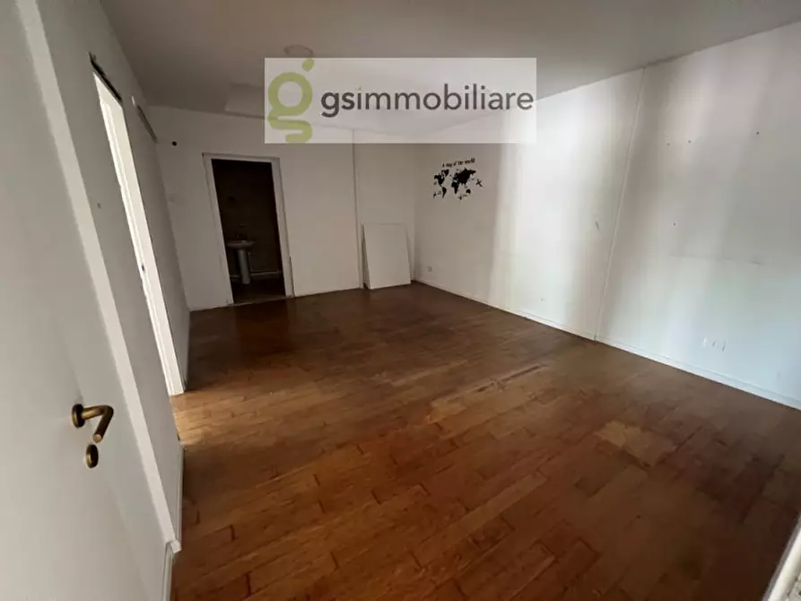Immagine 13 di Negozio in affitto  in Via Armando Diaz a San Zeno Naviglio