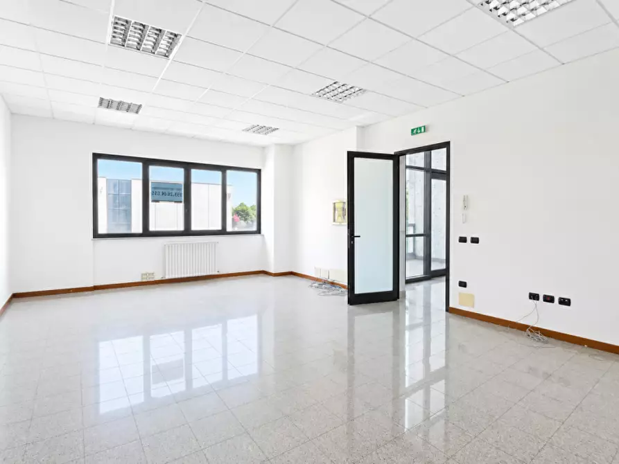 Immagine 6 di Ufficio in vendita  in Via Papa San Pio x a Acquafredda