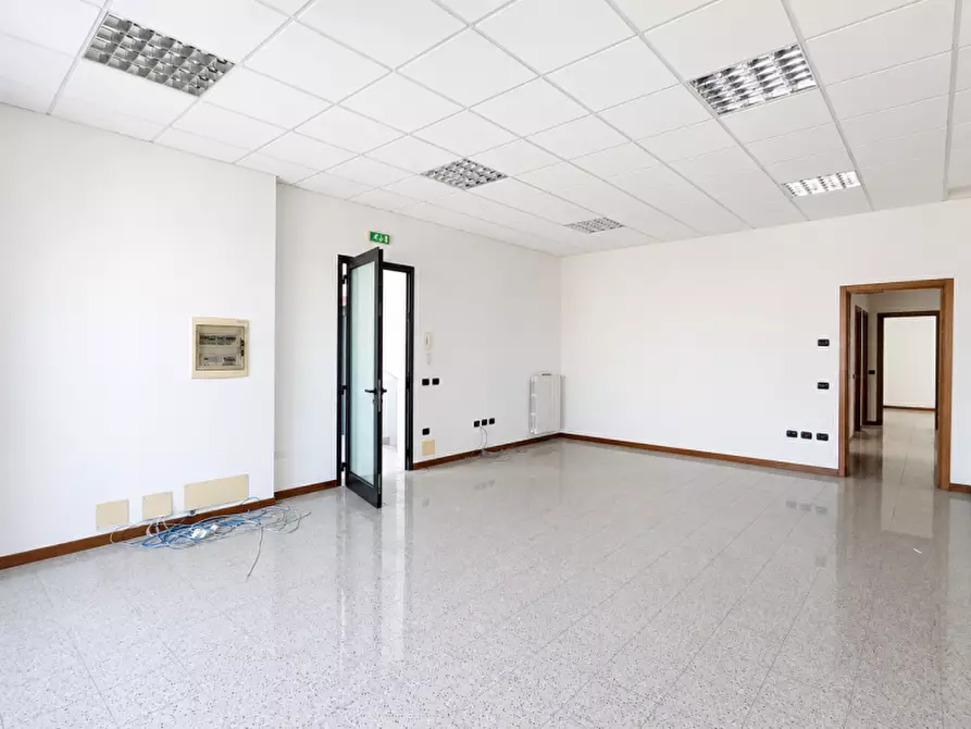 Immagine 7 di Ufficio in vendita  in Via Papa San Pio x a Acquafredda
