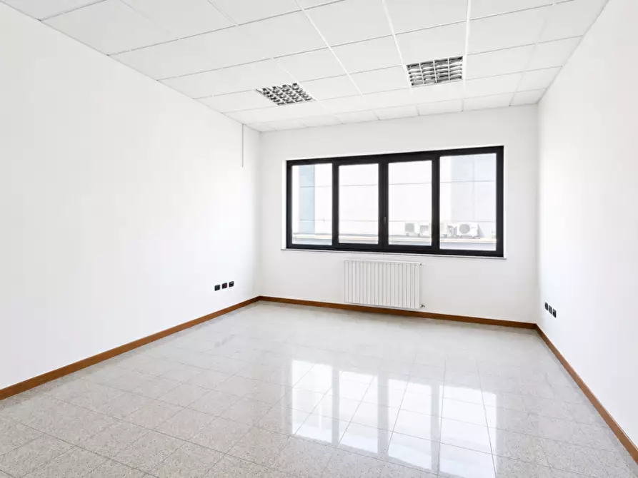 Immagine 11 di Ufficio in vendita  in Via Papa San Pio x a Acquafredda