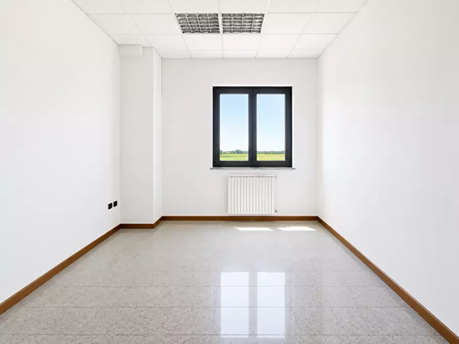Immagine 15 di Ufficio in vendita  in Via Papa San Pio x a Acquafredda