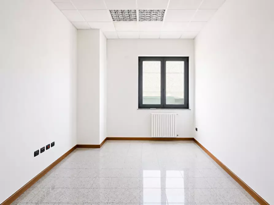 Immagine 18 di Ufficio in vendita  in Via Papa San Pio x a Acquafredda