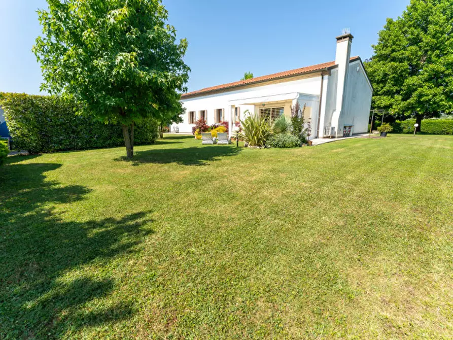 Immagine 12 di Villa in vendita  a Campolongo Maggiore