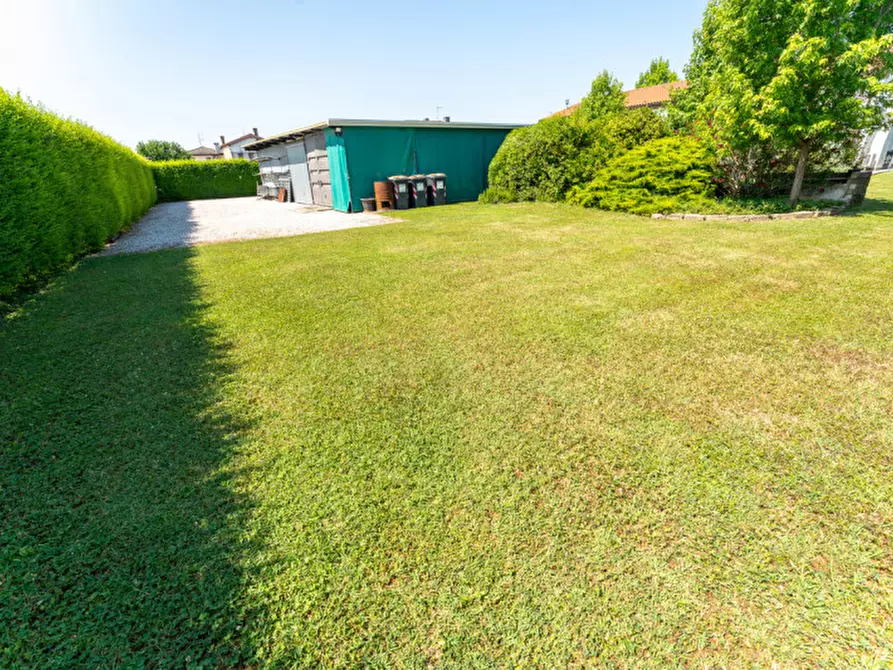 Immagine 13 di Villa in vendita  a Campolongo Maggiore