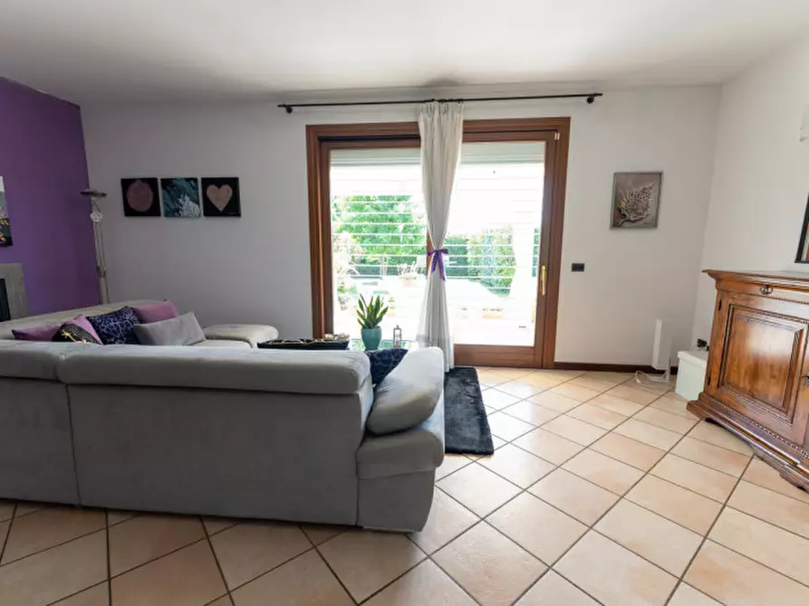 Immagine 15 di Villa in vendita  a Campolongo Maggiore