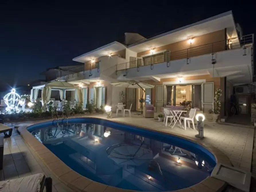 Immagine 1 di Villa in vendita  in Praia a Mare a Praia A Mare
