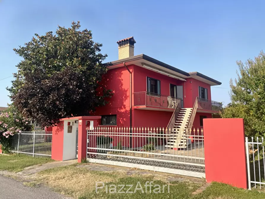 Immagine 1 di Casa indipendente in vendita  in Via Vanezza a Correzzola