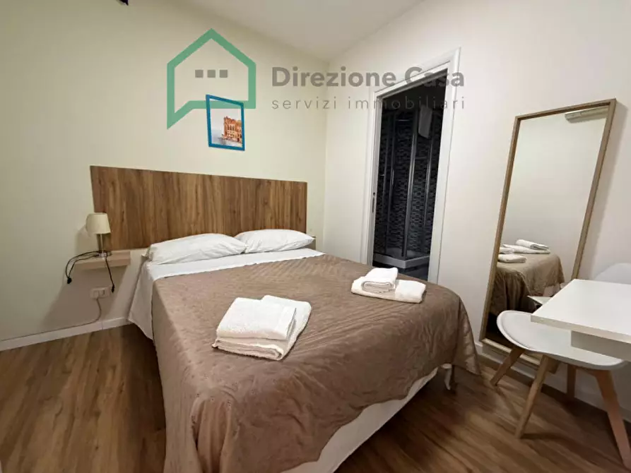 Immagine 1 di Attività commerciale in vendita  in CORSO MERIDIONALE a Napoli