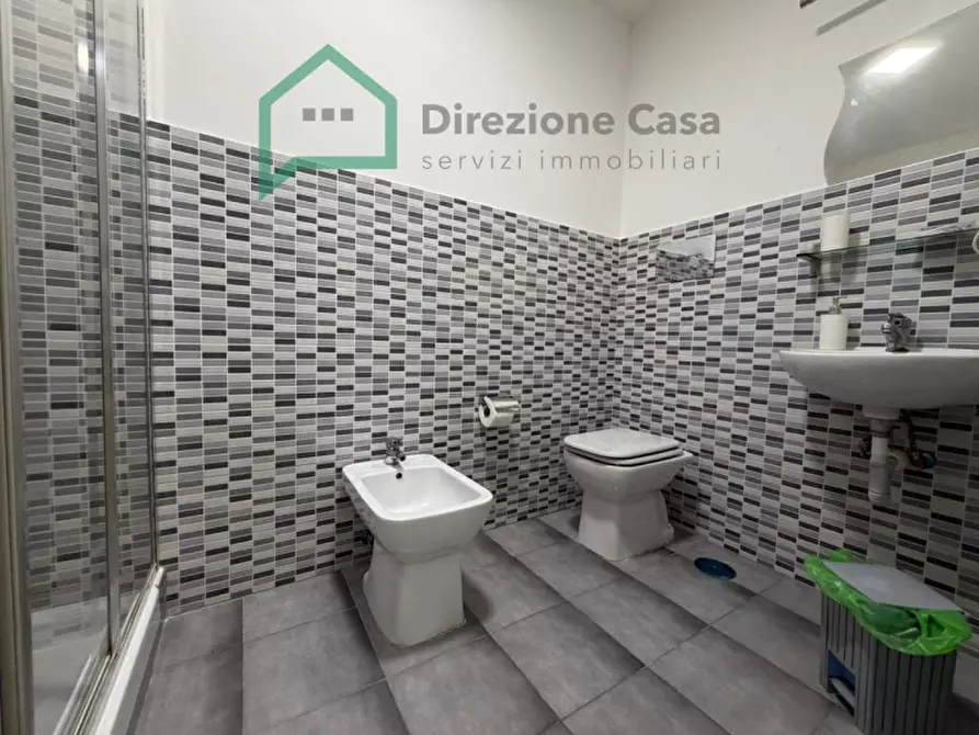 Immagine 13 di Attività commerciale in vendita  in CORSO MERIDIONALE a Napoli