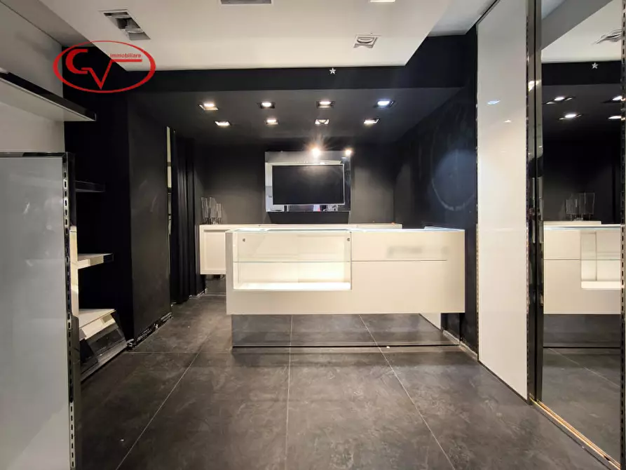 Immagine 2 di Attività commerciale in vendita  in Corso Italia a San Giovanni Valdarno
