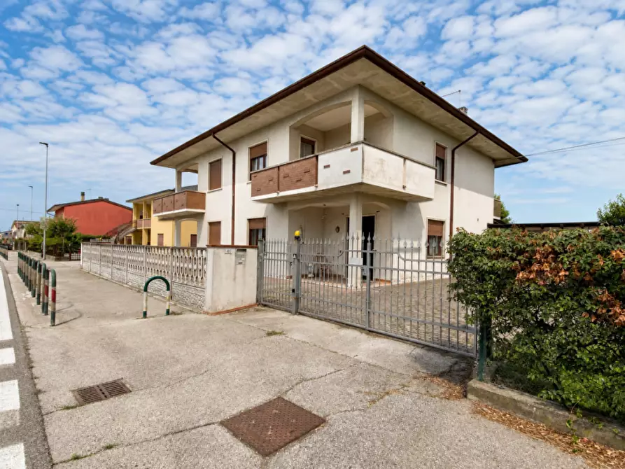 Immagine 1 di Casa bifamiliare in vendita  in Via Strada Alta a Bressanvido