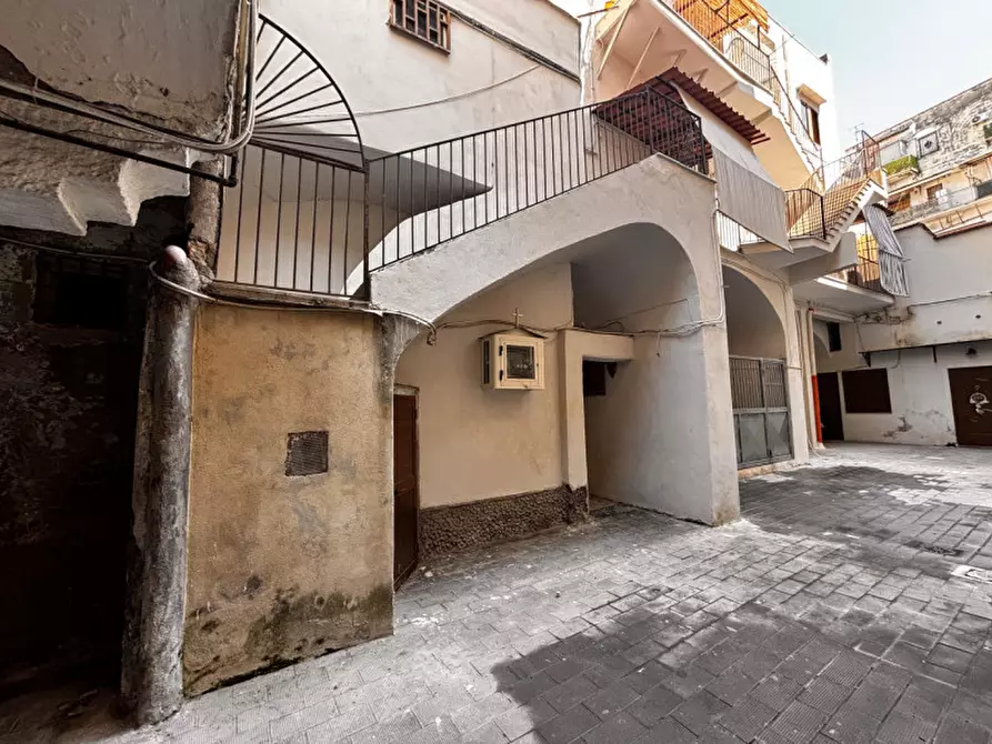 Immagine 1 di Appartamento in vendita  in VIA CAVOUR N°8 a Torre Del Greco