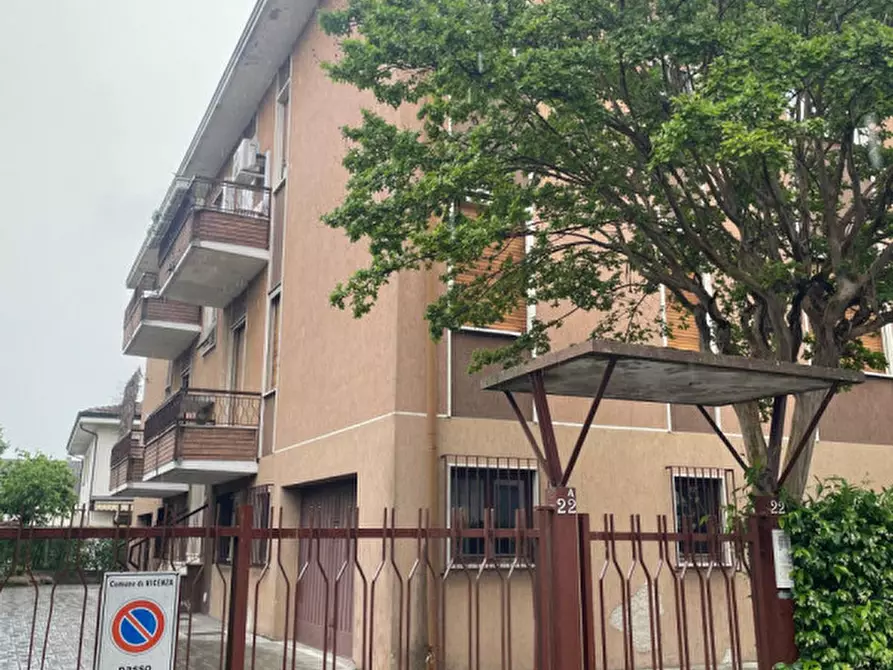Immagine 1 di Appartamento in vendita  in Via Luino a Vicenza
