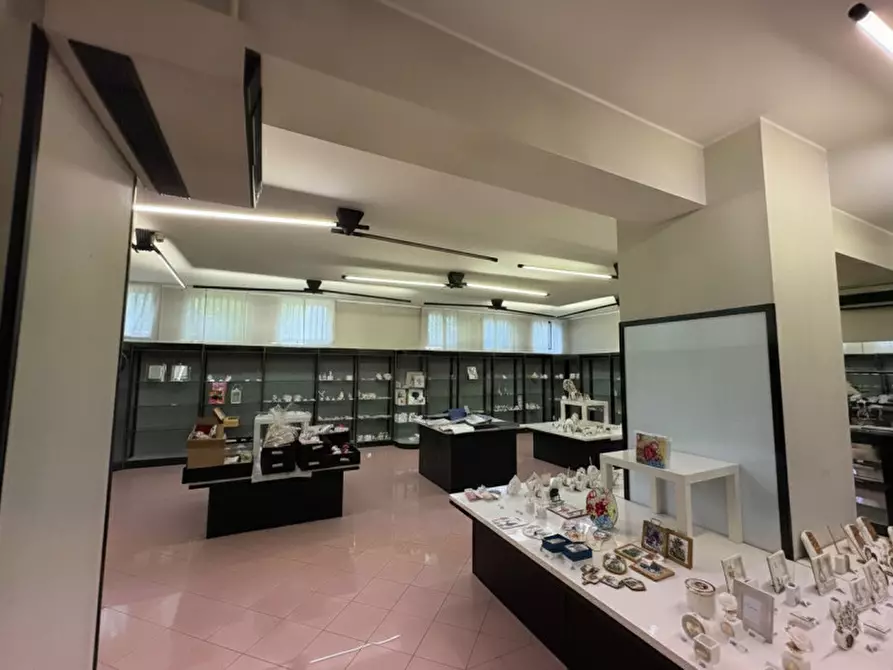 Immagine 11 di Capannone industriale in vendita  in Via Antonio Meucci a Rubano