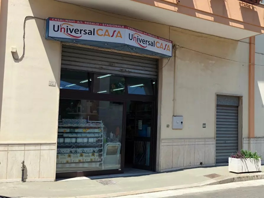 Immagine 1 di Negozio in vendita  in Via Piave a Matino