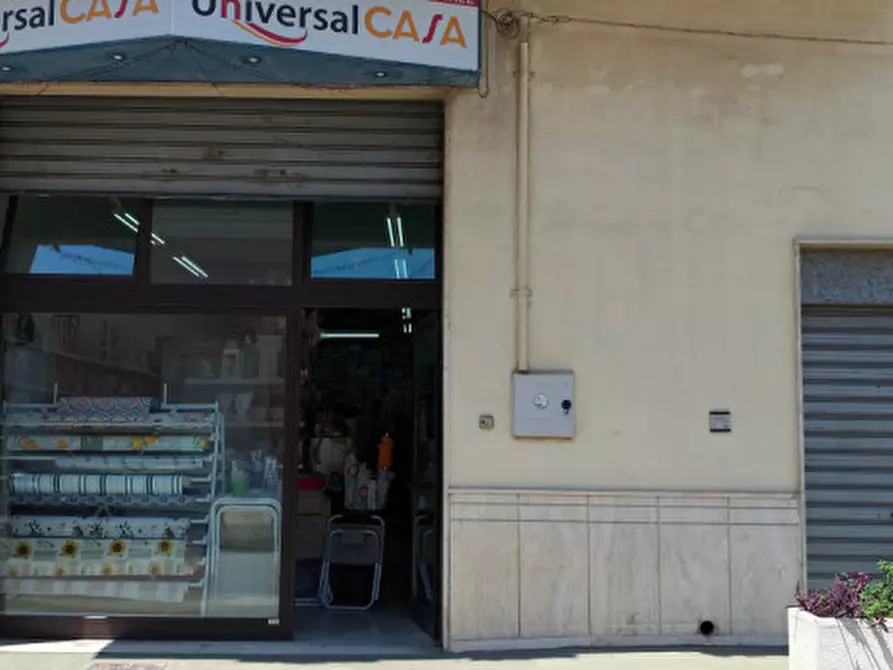 Immagine 4 di Negozio in vendita  in Via Piave a Matino