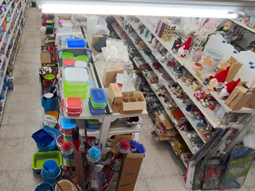 Immagine 6 di Negozio in vendita  in Via Piave a Matino
