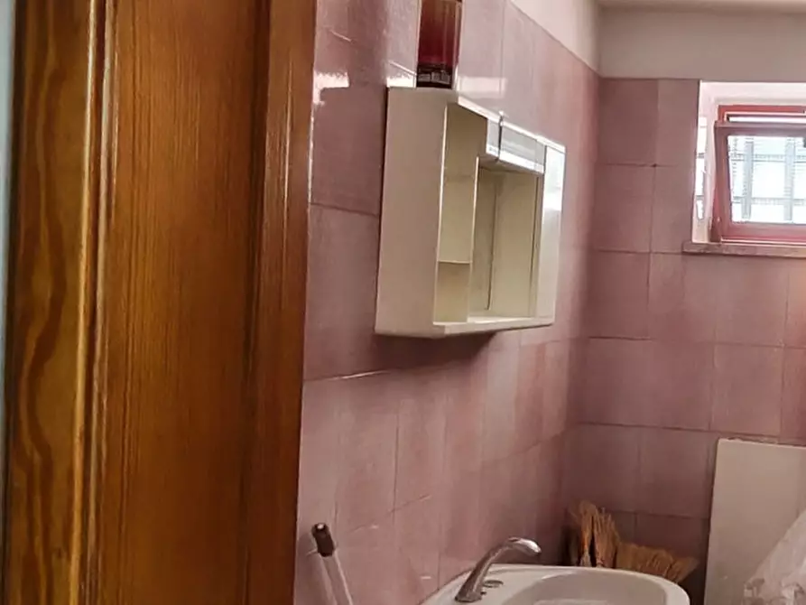 Immagine 11 di Negozio in vendita  in Via Piave a Matino