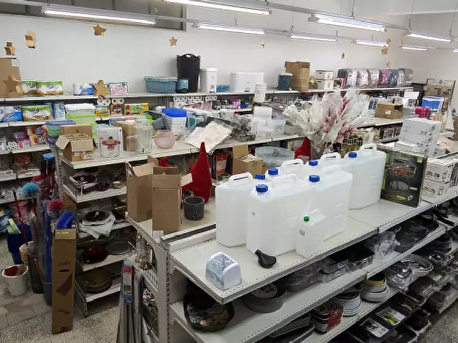 Immagine 13 di Negozio in vendita  in Via Piave a Matino