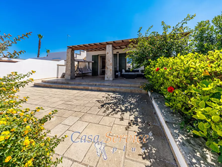 Immagine 1 di Villa in vendita  in Via Amalfi a Taviano