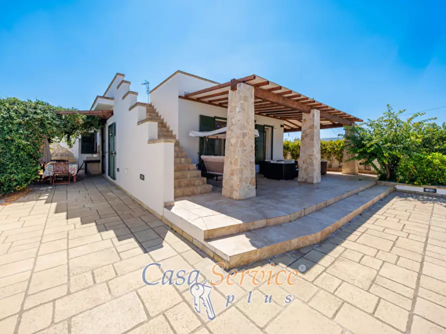 Immagine 34 di Villa in vendita  in Via Amalfi a Taviano