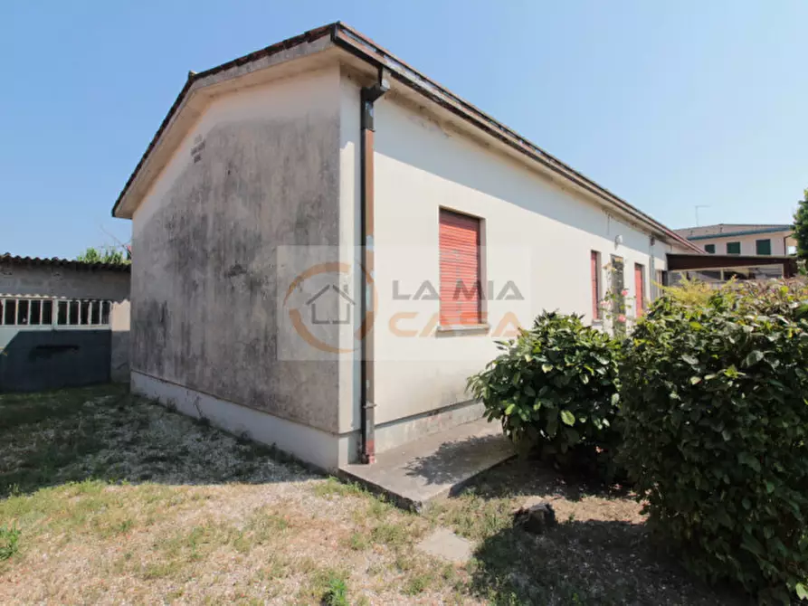 Immagine 1 di Casa bifamiliare in vendita  in Via Veneto a Campolongo Maggiore