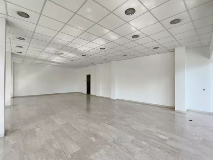Immagine 9 di Negozio in affitto  in Via Cesare Battisti 2 a Abano Terme
