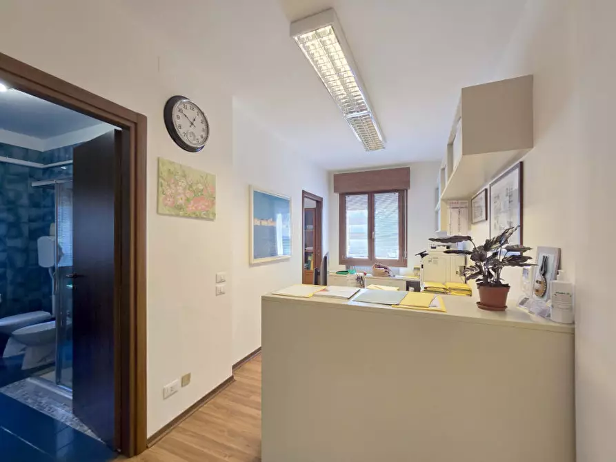 Immagine 9 di Ufficio in affitto  a Treviso