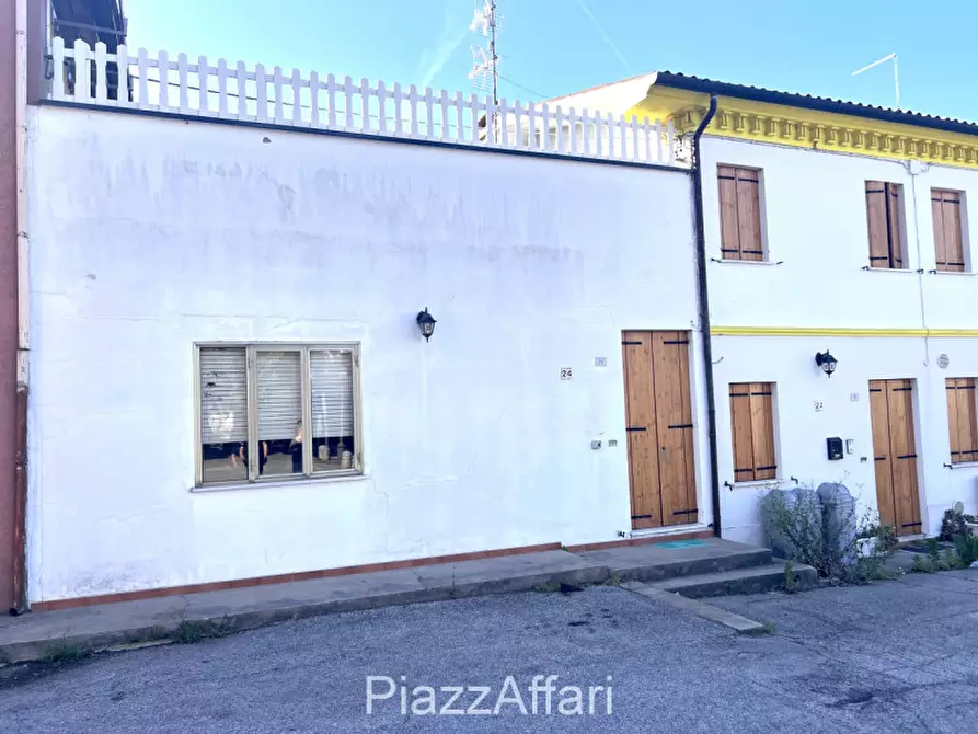 Immagine 2 di Appartamento in vendita  in Via Giotto a Correzzola