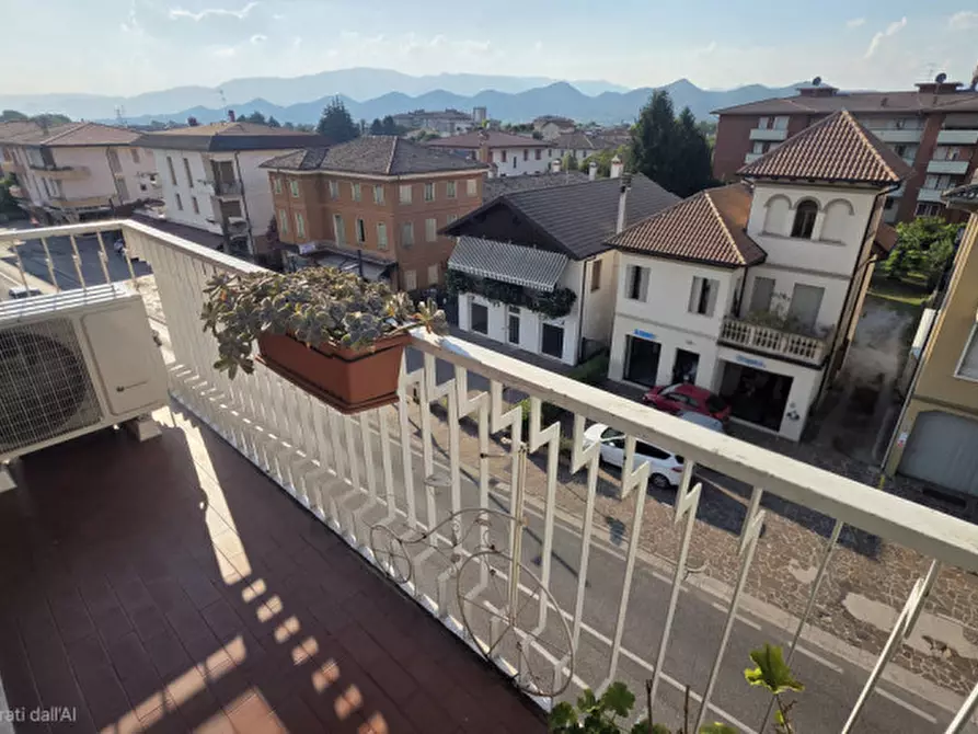 Immagine 12 di Appartamento in vendita  in Piazza Martiri della Libertà  11 a Caerano Di San Marco