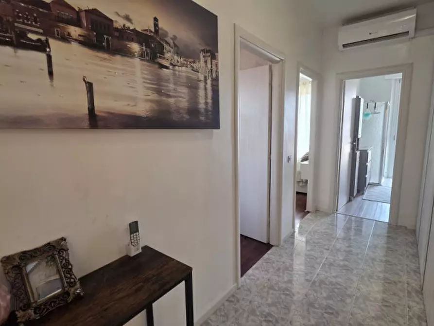 Immagine 22 di Appartamento in vendita  in Piazza Martiri della Libertà  11 a Caerano Di San Marco