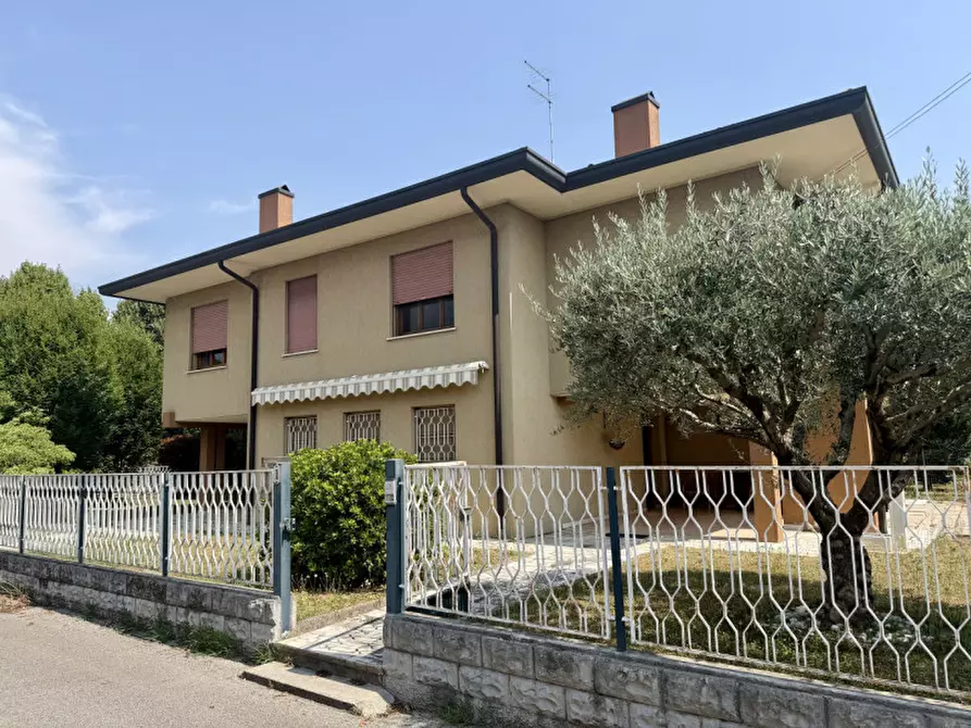 Immagine 1 di Casa bifamiliare in vendita  in via San Pio X 34/a a Castelfranco Veneto