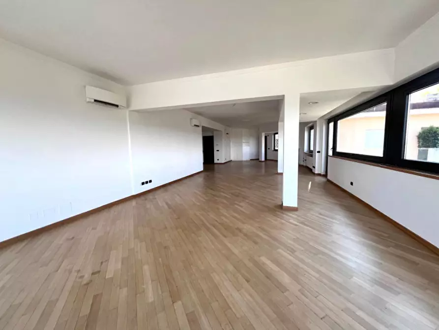 Immagine 2 di Appartamento in affitto  in Piazza Stefano Jacini a Roma