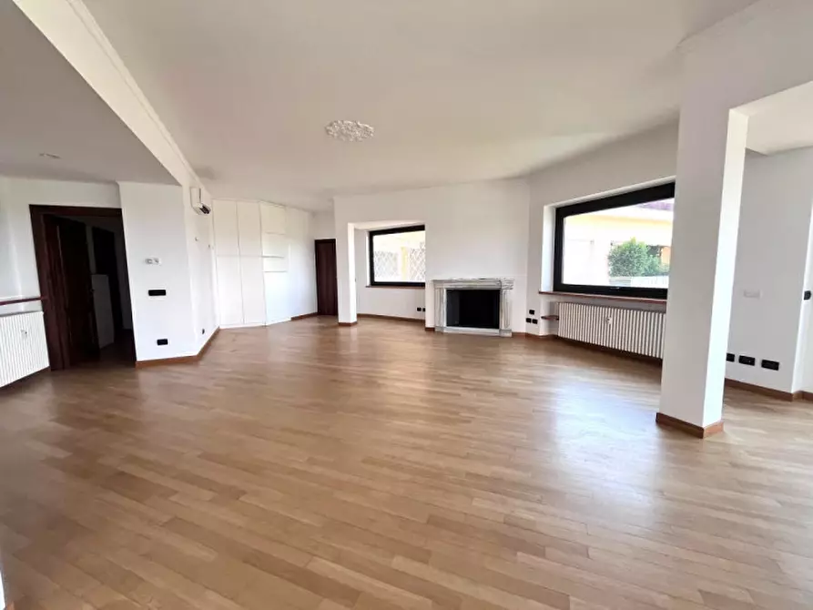Immagine 3 di Appartamento in affitto  in Piazza Stefano Jacini a Roma