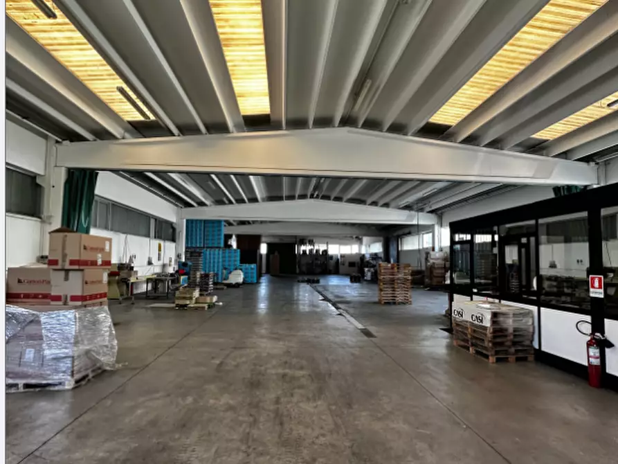 Immagine 1 di Capannone industriale in affitto  in Via Cavin di Sala a Santa Maria Di Sala