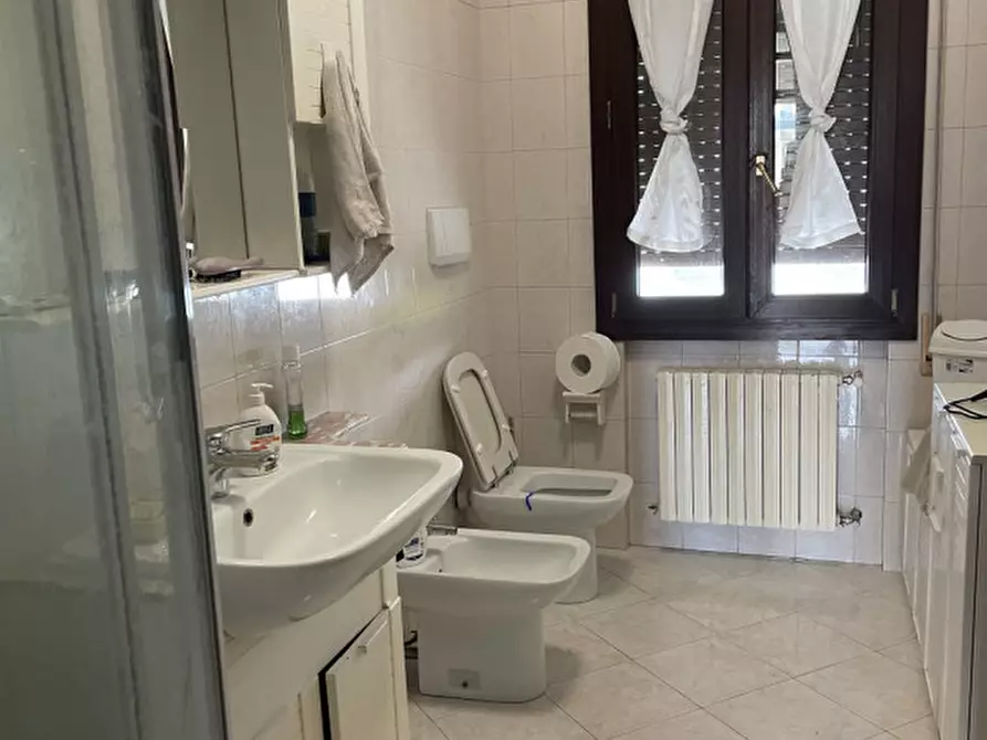 Immagine 19 di Negozio in vendita  in via padana a Sant'angelo Di Piove Di Sacco