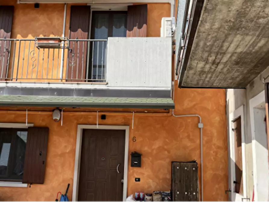 Immagine 1 di Villetta a schiera in vendita  in Località Piombine 6 a Villafranca Di Verona