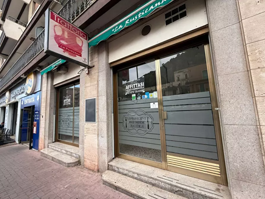 Immagine 5 di Negozio in affitto  in Viale Medaglie d'Oro a Modica