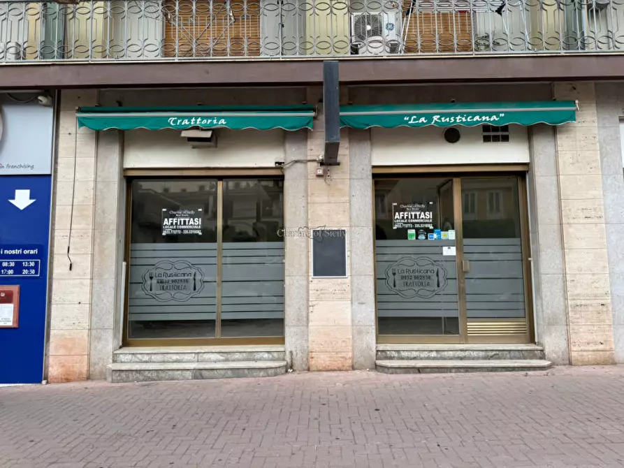 Immagine 30 di Negozio in affitto  in Viale Medaglie d'Oro a Modica