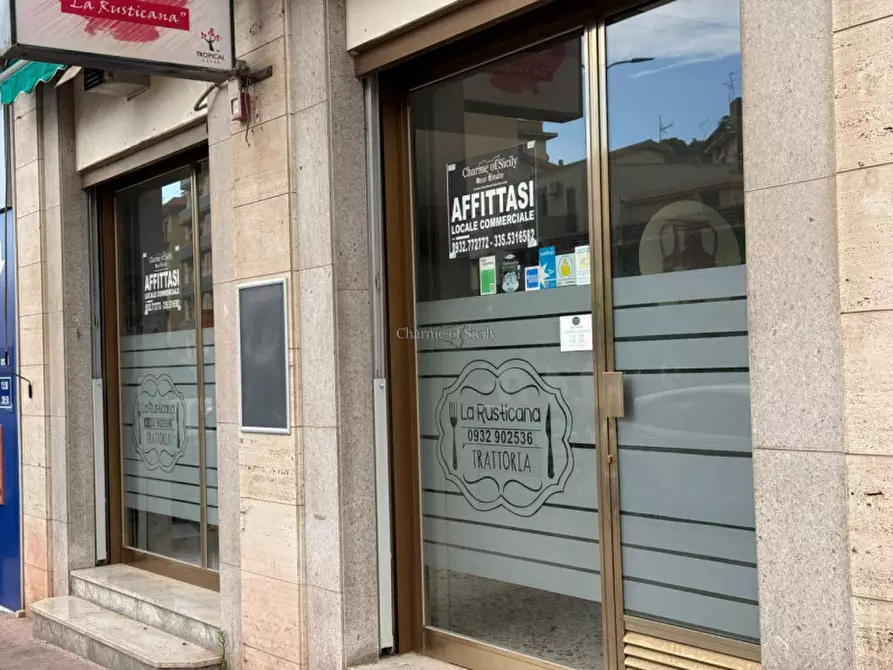 Immagine 33 di Negozio in affitto  in Viale Medaglie d'Oro a Modica