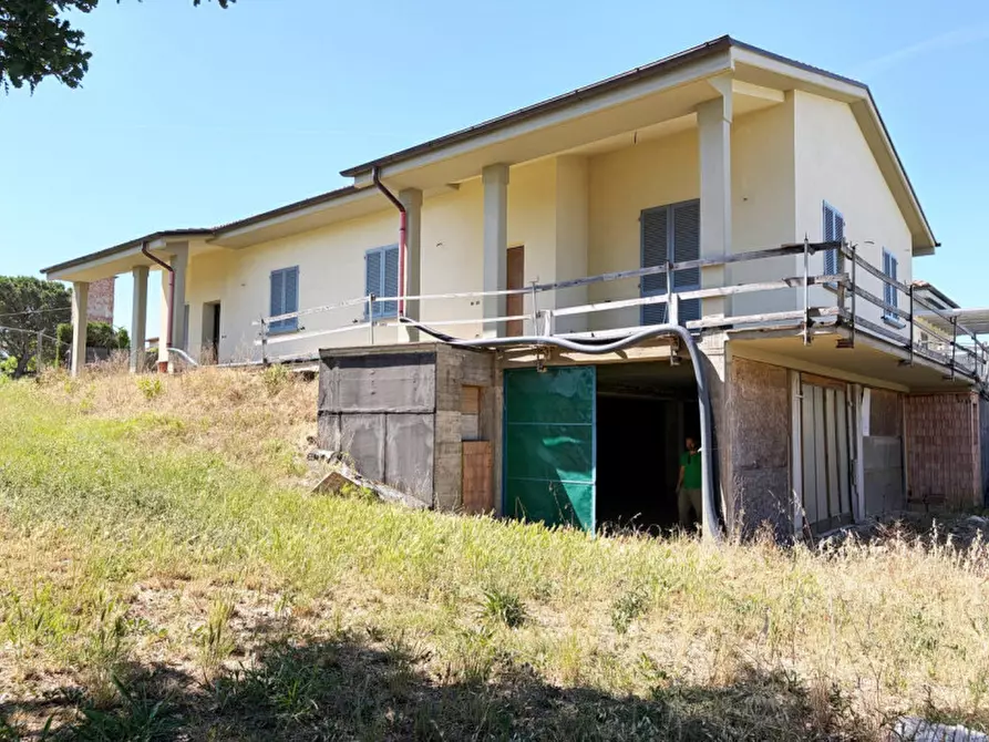 Immagine 1 di Villa in vendita  in Castiglion Ubertini a Terranuova Bracciolini